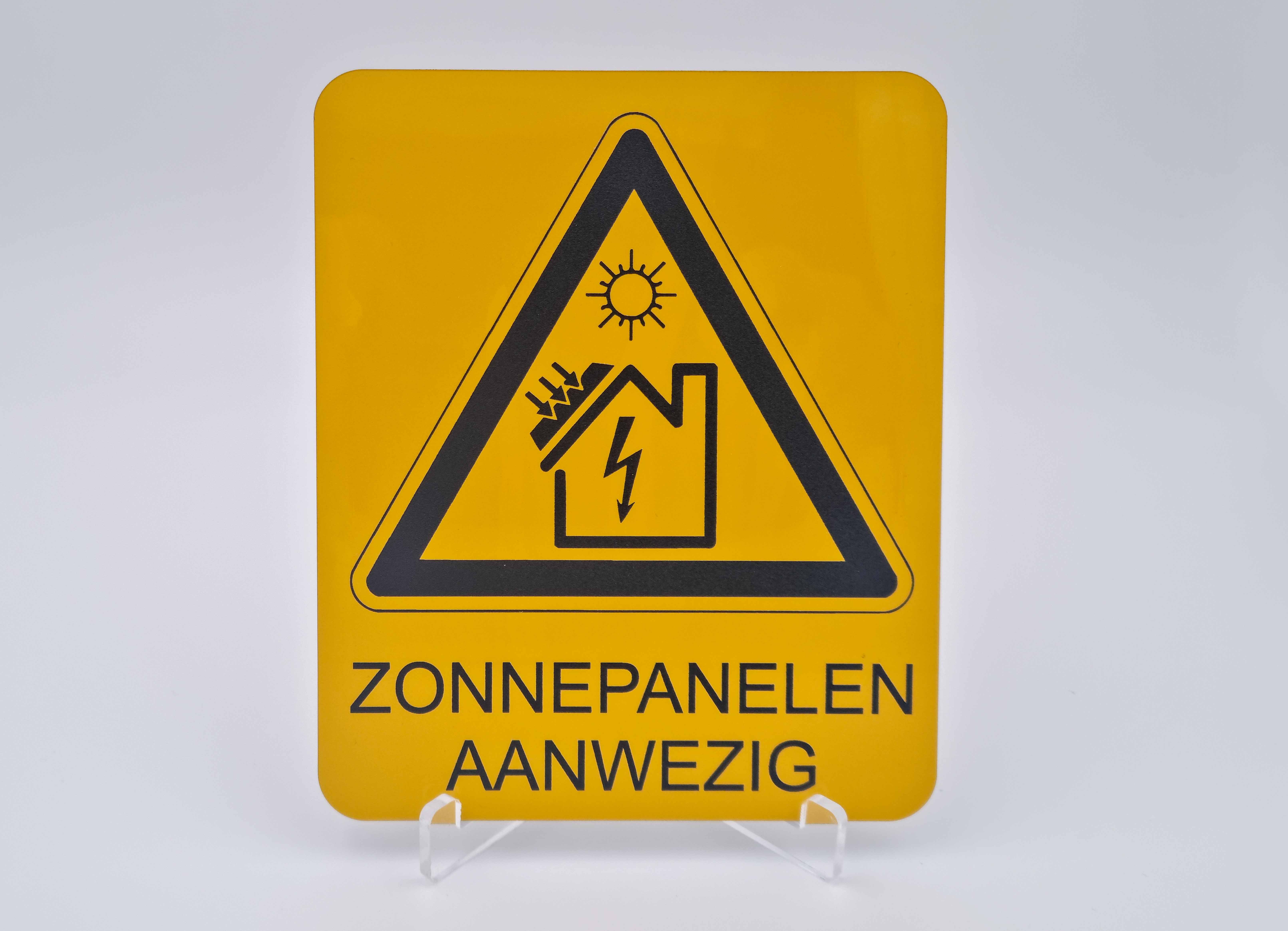 Waarschuwingsbord Zonnepanelen Aanwezig, gelasergraveerd op geel ABS laminaat